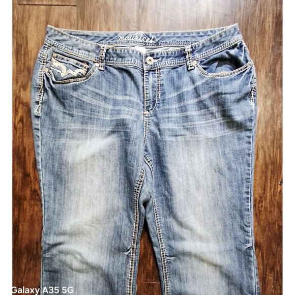 Maurices Bootcut Light Wash Denim Jeans Size 15/16 Distressed Stitching Womens C - Picture 3 of 10